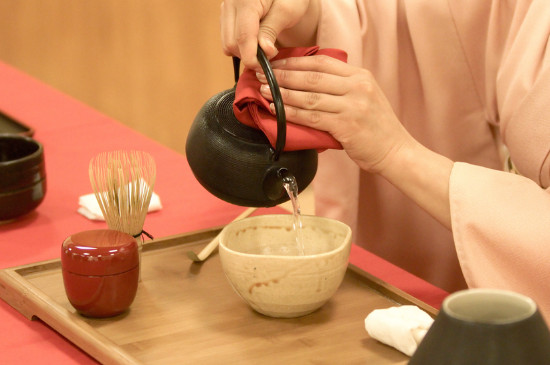 女人喝茶要行扣茶禮嗎，叩茶禮女士能用嗎？