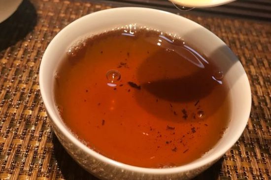 大紅袍第一泡要倒掉嗎，洗茶水需倒掉但第一泡出湯