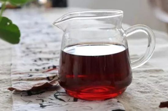 黑茶調(diào)理婦科病，女人喝黑茶好處太多了！