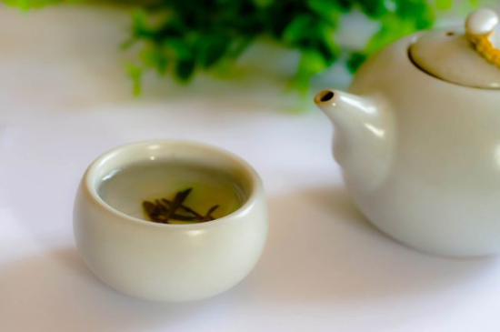 綠茶碧螺春怎么泡簡(jiǎn)易步驟，沖泡碧螺春的十二步驟口訣