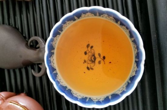 大紅袍第一泡要倒掉嗎，洗茶水需倒掉但第一泡出湯