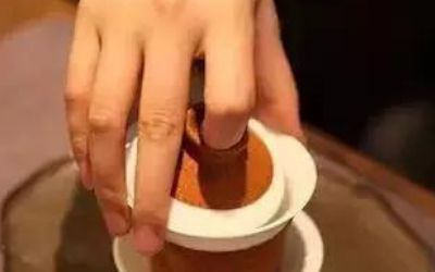 三才蓋碗的正確拿法，三才蓋碗抓碗法圖解