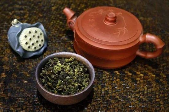 泡大紅袍、肉桂和水仙可以用一個(gè)紫砂壺嗎，可以摻一起沖泡么？