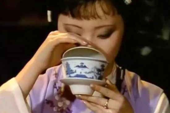 女士喝茶優(yōu)雅姿勢(shì)，女士正確喝茶姿勢(shì)禮儀