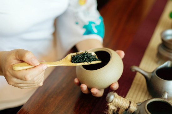 女人喝茶要行扣茶禮嗎，叩茶禮女士能用嗎？