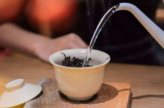 牛欄坑肉桂需不需要洗茶，武夷巖茶肉桂需要洗茶嗎？