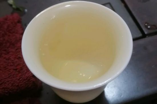 春茶上市白茶的好壞怎么區(qū)分，春白茶怎么分辨好不好？