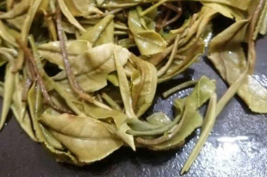 春茶上市白茶的好壞怎么區(qū)分，春白茶怎么分辨好不好？