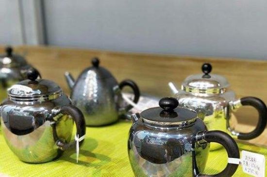 銀壺?zé)笏镉泻谏臇|西，為什么銀壺里有黑點(diǎn)