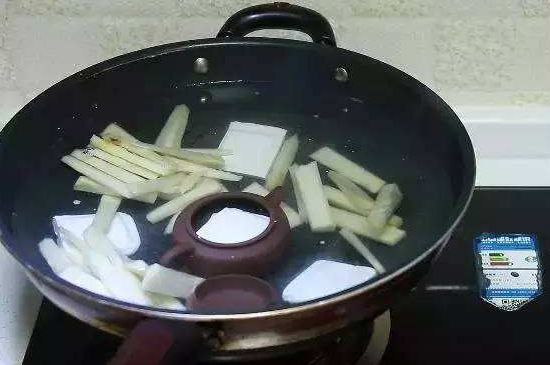 開壺放豆腐是錯誤的，新買的紫砂壺正確開壺建議