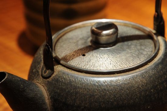 日本鐵壺怎么開(kāi)壺，新鐵壺開(kāi)壺方法