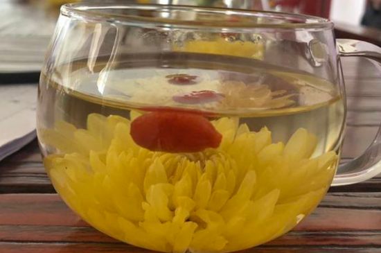 晚上可以喝菊花茶泡水嗎，睡覺前能不能喝菊花茶？