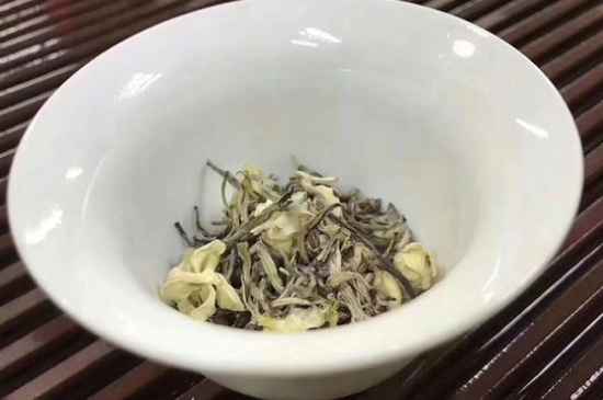 女孩喝茉莉茶的好處，茉莉茶葉的功效與禁忌