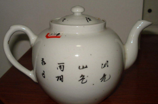 瓷壺適合泡什么茶，瓷器茶具喝什么茶好