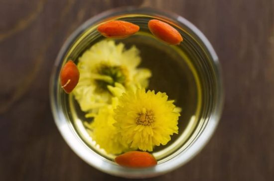 菊花茶的最佳搭配有哪幾樣，菊花茶和什么搭配喝效果好？