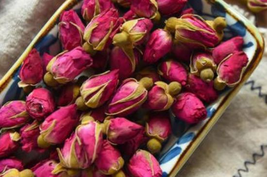 干玫瑰花泡水放幾顆，玫瑰花泡水一次放幾朵？