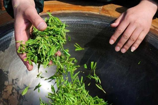 龍井茶炒茶葉怎么炒出好茶色，茶葉怎樣做出來最綠？