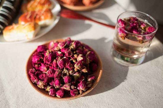 玫瑰花茶的功效與作用，堅持喝一個月玫瑰花茶會怎樣？