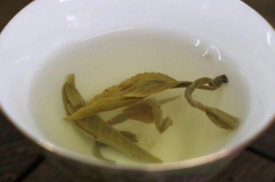 茉莉龍珠泡開后為什么都是梗，茉莉龍珠泡開后什么樣？