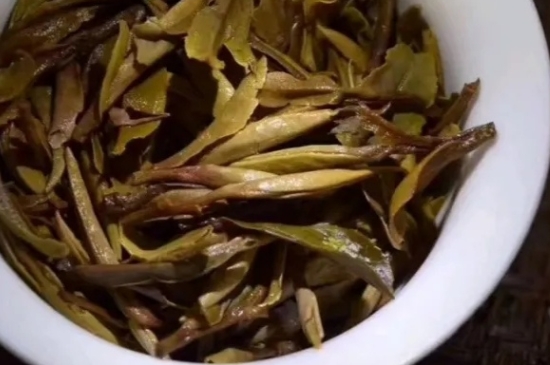 老白茶上火還是去火？夏季喝煮的老白茶會(huì)容易上火！