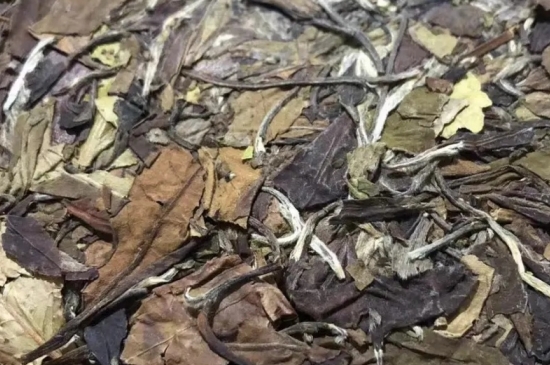 老白茶上火還是去火？夏季喝煮的老白茶會(huì)容易上火！