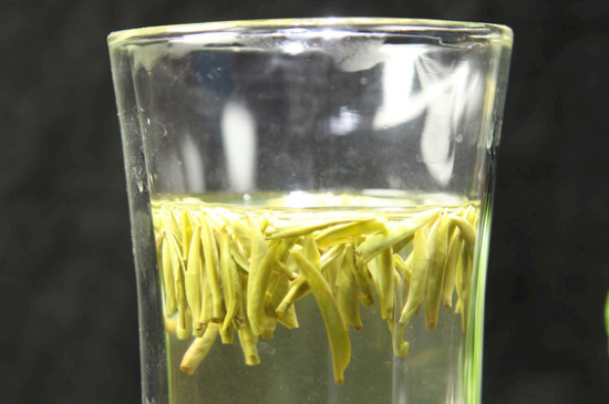 竹葉青茶泡不立起來怎么回事，竹葉青茶怎么泡立起來