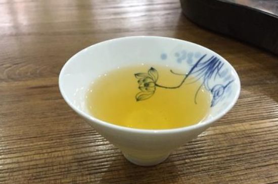 鴨屎香單叢雪片茶的特點(diǎn)，鳳凰雪片茶有什么特點(diǎn)？
