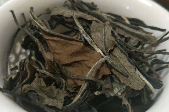 福鼎白茶貢眉和壽眉的區(qū)別，壽眉與貢眉有什么區(qū)別