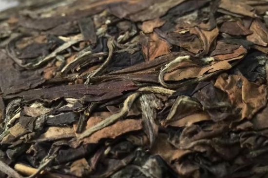 福鼎白茶要喝老的嗎，為什么喝白茶要喝老茶存新茶？