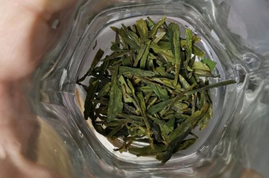 龍井茶放二年了能喝嗎，過期龍井茶的妙用！