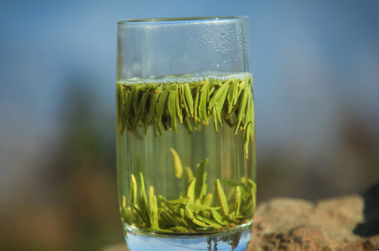 竹葉青茶泡不立起來怎么回事，竹葉青茶怎么泡立起來