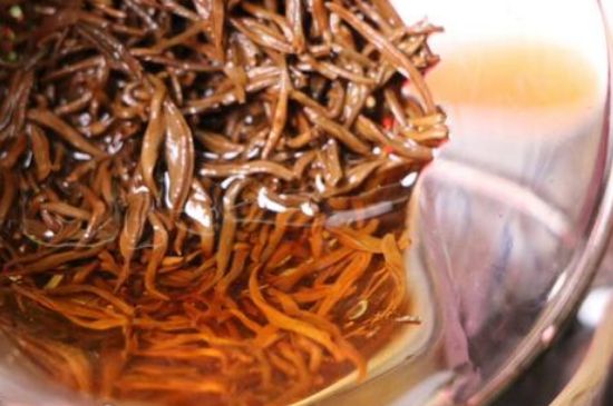 300塊錢的金駿眉能喝嗎，兩三百多金駿眉和一千多區(qū)別