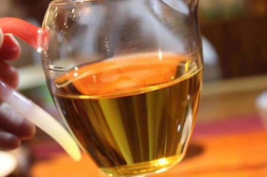 女人晚上喝紅茶好嗎，女人紅茶啥時候喝最好？