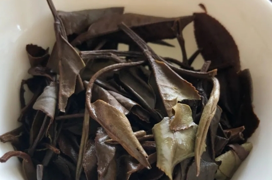 老白茶上火還是去火？夏季喝煮的老白茶會(huì)容易上火！