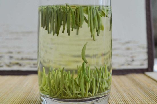 雀舌和竹葉青的區(qū)別，雀舌對比竹葉青圖片