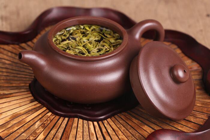 紫砂壺如何開(kāi)壺，正確的<a href=http://www.iremcollection.com/chaju/zisha/ target=_blank class=infotextkey>紫砂壺開(kāi)壺</a>方法